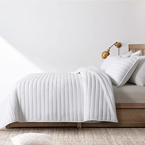 Roaringwild White Queen Quilt Bedding Set, 3 Pieces