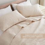 Lightweight Queen Quilt Set with Leaf Pattern