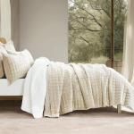 RECYCO Luxury Velvet Quilt Set King Size Bedding Sets, Ultra Soft Velvet Comforter Set, Lightweight Channel Box Stitch Oversized Bedspread Coverlet for All Season, with 2 Shams, Beige