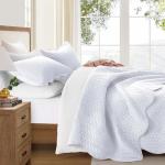 White Reversible Queen Quilt Bedding Set with Shams
