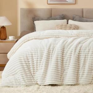 Cozy Fleece Queen Comforter Set with Pillows