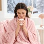 BEDELITE Fleece Decorative Blanket - 3D Jacquard Pink Throw Blankets for Women's Couch & Bed, Soft and Cozy Warm Plush Fluffy Blanket, Cute Birthday Gift for Women, 50x60 Inches