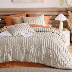 Bedsure Boho Tufted Queen Comforter Set - Beige Boho Bedding Comforter Sets, 3 Pieces Farmhouse Shabby Chic Embroidery Bed Set, Soft Fluffy Cozy Arch Pattern Comforter for All Seasons
