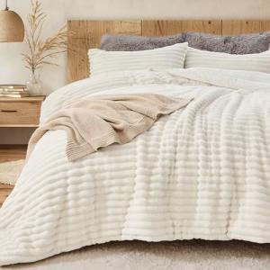 Sasttie Queen Comforter Set 3 Pieces - Super Soft Fleece Comforters Queen Size, 1 Luxury Warm Fuzzy Marshmallow Comforter with 2 Pillow Cases, Faux Fur Down Alternative Bedding Set, Cream White