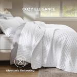 Bedsure King Quilt - Bright White Bedspread King Size & Lightweight Comforter, Modern Coverlet with Clover Pattern, Ultra Soft All-Season Bedding, 106 x 96 Inches