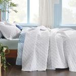 Bedsure Quilts Queen Size - Lightweight Bedspreads Queen Size with Basket Weave Pattern, Soft Quilt Bedding Set, White Comforter Set Coverlet for All Seasons with 2 Pillow Shams (90" x 96")