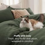 Bedsure Queen Comforter Set Olive Green, Soft Prewashed Queen Size Bedding, Quilted Comforter with Clover Design, Down Alternative Comforter for All Seasons, 3 Pieces Bed Set with 2 Pillow Shams