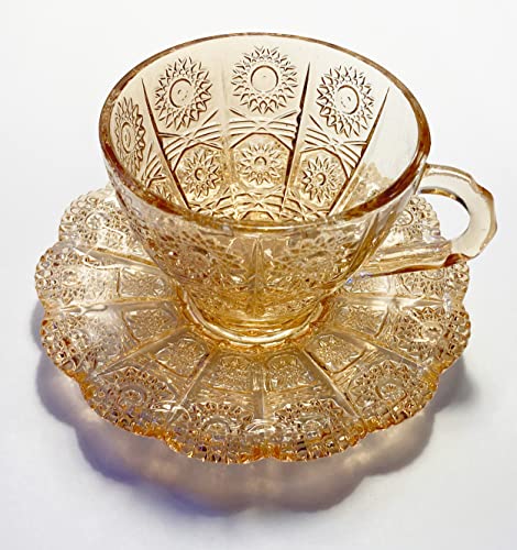 Mazeology Vintage Embossed Sunflower Flower Design Set of Two Amber Pressed Glass Cups and Saucers Set Made of Retro Relief Lead-free Glass Perfect for Serving Coffee or Afternoon Tea