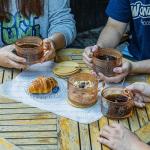 Ollieroo 4pcs Coffee Cups,Vintage Coffee Mugs, Overnight Oats Containers with Lids and Spoons, 14oz Coffee Glasses, Drinkware Set for Iced Coffee,Yogurt,Milk,Tea,Coffee Bar Accessories,Amber