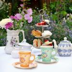 Frcctre 50 Pack Floral Paper Tea Cups and Saucers, 9 oz Disposable Butterfly Floral Paper Teacups with Handle and Plates for Tea Party Decorations Birthday Baby Shower Wedding