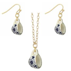 Vintage Blue Flower Porcelain Teacup Jewelry Set: Ceramic Pendant Necklace & Drop Earrings (2-Piece Set)