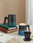suyika Tea Cup with Infuser and Lid, 15.2 Ounce Wood Handle Ceramic Loose Leaf Mug Gradient Black&Green 450ml