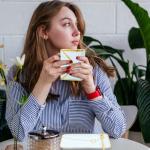 JIEYAO Handbag Coffee Mugs Set of 4, 10 Oz/ 310 ml Handbag Ceramic Tea Cup, Cute Purse Gift Mug with Saucer Spoon Modern Ceramic Purse Coffee Mug Creative Design Travel Tea Cup for Women Office Home