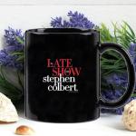 The Late Show with Stephenn Colbertt Official Mug – Funny Talk Show Coffee Cup – Late Night TV Series Fan Gift – Pop Culture Collectible – Ceramic Tea Mug for Men & Women (15oz)