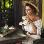 ONEUSTAR Pink Tea Cup and Saucer Set for 1 Ceramic Hand Crafted Rose Flower Coffee Cup for Mother's Day Thanksgiving Wedding Birthday Gift for Women, 6 Oz