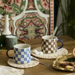 DELIGHTS GALORE Retro Checkered Ceramic Coffee Mug 16Oz - Extra Large Handle, Microwave Safe Vintage Patterned Tea Cup for Home-2pack
