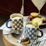 DELIGHTS GALORE Retro Checkered Ceramic Coffee Mug 16Oz - Extra Large Handle, Microwave Safe Vintage Patterned Tea Cup for Home-2pack