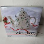 Pfaltzgraff Winterberry Sculpted 4-Cup Teapot,White