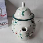 Pfaltzgraff Winterberry Sculpted 4-Cup Teapot,White