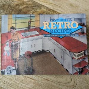 Favourite Retro Recipes: Classic Dishes from the 1950s and 60s (Favourite Recipes)