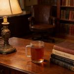 LECEHIVO 8 Sets 20oz Clear Glass Coffee Mugs with Handles and Lids Big Large Tea Cups with Gold Spoons, Bent & Straight Straws, Straw Brushes for Latte Espresso Cappuccino Hot Cold