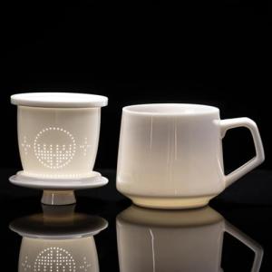 XIYUANJI Ceramic Tea Mug with Infuser & Lid - 15.2oz Glowing Jade Porcelain Mug - Translucent Artisan Cup - Loose Leaf Tea Cup with Infuser,Insulated Ceramic Coffee Mugs with Lid, Gift for Women/Men