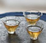 Zenation Elegant Petal-Shaped Glass Tea Cup and Saucer Set – 2-Piece Small Tasting Set, Delicate Flower Design for Refined Tea or Sake Enjoyment