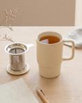 Ceramic Tea Mug with Stainless Steel Infuser and Lid, Ribbed Loose Leaf Tea Cup, Comfort-Grip Curved Handle, Minimalist Aesthetic Coffee Mug for Home Office, 20oz (Matte Buttercream)