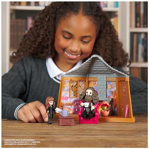 Hagrid’s Hut Playset: Magical Minis with Figures