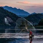 Yeahmart American Saltwater Fishing Cast Net for Bait Trap Fish 4ft Radius Casting Nets with Heavy Duty Real Zinc Sinker Weights, 3/8inch Mesh Size