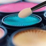 Cuttte 120PCS Disposable Dual Sides Eye Shadow Sponge Applicators with Container, 2.44' Length Eyeshadow Brushes Makeup Applicator Black