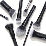 LAURA GELLER NEW YORK Angled Blush Brush with Black Wooden Handle & Dense Bristles for Makeup Application