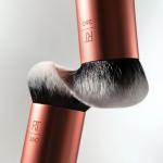 Real Techniques Bubble Blending Makeup Brush, Multipurpose Foundation Brush For Liquid, Cream, & Powder Products, Unique Round Brush Head, Synthetic Bristles, Vegan & Cruelty Free, 1 Count