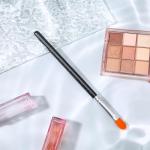 1 Pcs Flat Rounded Concealer Brush, Extra Flat Eyebrow Brush & Eye Shadow Primer Applicator, Soft Dense Synthetic Small Makeup Brushes for Blending Cream Liquid Powder