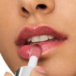 essence | Hydra Kiss Lip Oil |Intense Hydration & Glossy Finish | Infused with Hyaluronic Acid, Vitamin E & Jojoba Oil | Vegan & Cruelty Free (08 | Mocha Glow)