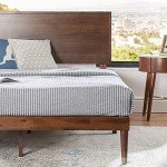 Zinus Queen Brown Pine Platform Bed