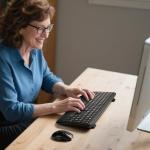 Large Print Backlit Wireless Keyboard – Silent Keyboards with Wrist Rest, 7-Color Light up, Quiet Low Profile Keys, 2.4G Wireless Rechargeable Full Size Keypad for Computer Laptop Windows, Black