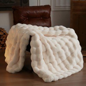 Soft Faux Fur Throw Blanket for Cozy Comfort