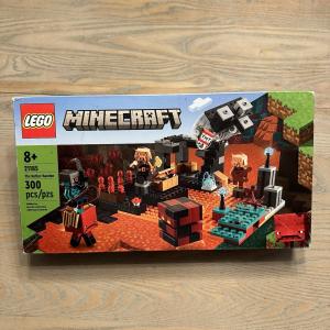 NEW LEGO Minecraft Nether Bastion 21185 Building Set 300 Pcs Piglin Magma Cube