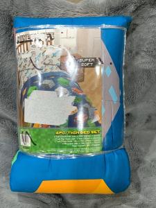 New Minecraft Creeper 4 Piece Twin Bed Set Reversible Comforter Kids Boy Bedding