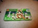 LEGO MINECRAFT THE IRON GOLEM FORTRESS 21250..**SEALED**NEW**FREE SHIPPING**