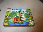 LEGO MINECRAFT THE MODERN TREEHOUSE 21174..**SHELF WEAR**NEW**FREE S/H**