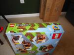 LEGO MINECRAFT THE MODERN TREEHOUSE 21174..**SHELF WEAR**NEW**FREE S/H**