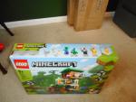 LEGO MINECRAFT THE MODERN TREEHOUSE 21174..**SHELF WEAR**NEW**FREE S/H**