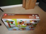 LEGO MINECRAFT THE MODERN TREEHOUSE 21174..**SHELF WEAR**NEW**FREE S/H**