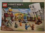 LEGO Minecraft The Ghast Balloon Village Attack 21273, 555 Pieces, 10+