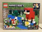 LEGO Minecraft - 21153 - The Wool Farm - NEW - DAMAGED BOX - FREE SHIPPING