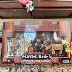 Minecraft Crimson Forest Conquest Action Figure Set D/S