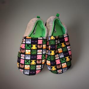 Minecraft Kids Slippers Size 4-5 Gifts