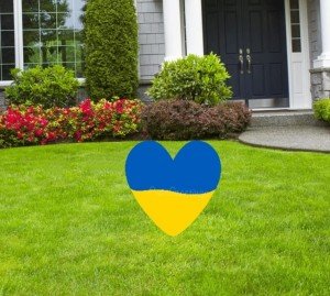 Cute News Ukraine Patriotic Heart Yard Sign, Ukrainian National Flag, Blue & Yellow Garden Lawn Decoration Card, Outdoor Greeting Banner, Peace Art Decor with Metal Stakes
